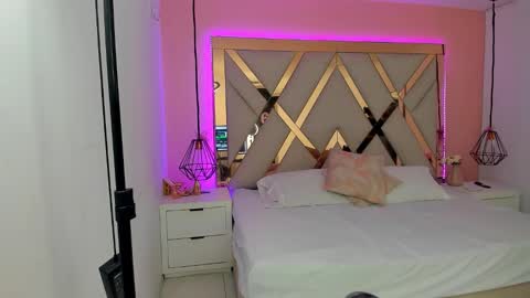 laura  online show from February 6, 7:17 pm