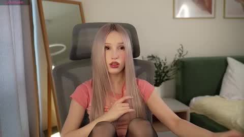Laura online show from October 17, 8:06 am