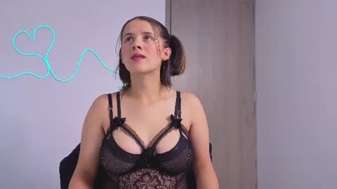 Laura online show from June 9, 10:20 pm