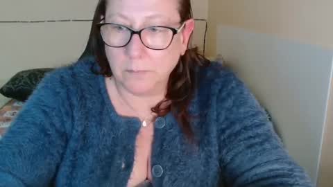 laureanne online show from February 18, 2:49 pm