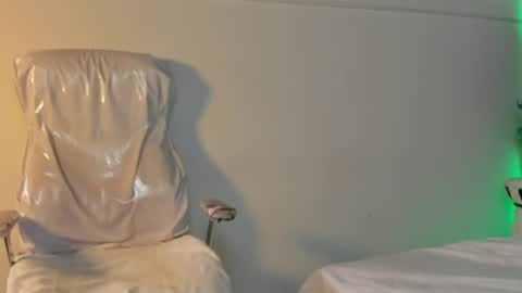 Lauren online show from April 20, 8:01 pm