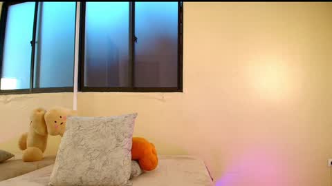 Snapshot of lauren_gil_ chatting on January 14, 11:05 pm    1      online show from January 14, 11:05 pm