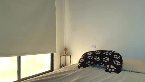 Snapshot of lauren_gil_ chatting on October 18, 11:57 am    1      online show from October 18, 11:57 am
