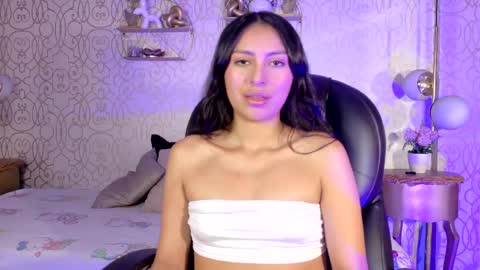 Lauren  online show from May 19, 8:05 pm