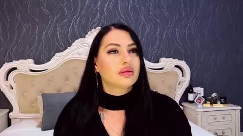 Laura online show from November 17, 3:35 pm