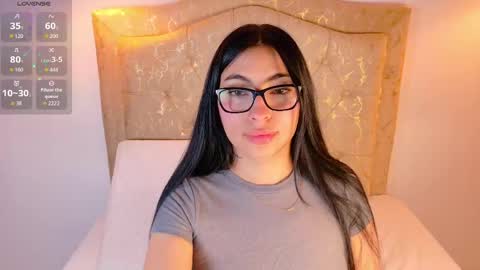 laurenn_smitth online show from April 16, 12:49 pm