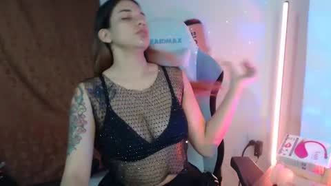 Snapshot of laurenphillipsx chatting on February 26, 2:59 pm Lauren online show from February 26, 2:59 pm