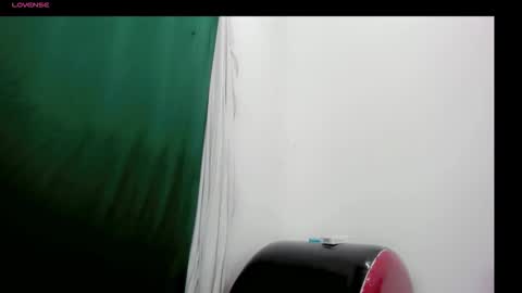 lauretmorrison online show from February 25, 1:48 am