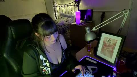 Lavenderrzz online show from November 25, 2:41 pm