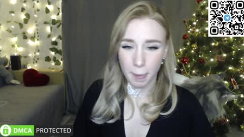 Snapshot of lavinell chatting on December 15, 6:26 pm Mia online show from December 15, 6:26 pm