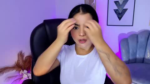 Layla Breezee online show from April 21, 11:06 am