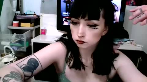Snapshot of laylakills chatting on March 1, 3:32 am Layla Kills online show from March 1, 3:32 am