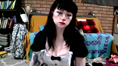 Snapshot of laylakills chatting on January 23, 7:00 am Layla Kills online show from January 23, 7:00 am