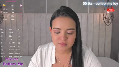 Snapshot of lea_gray chatting on January 10, 6:49 pm online show from January 10, 6:49 pm