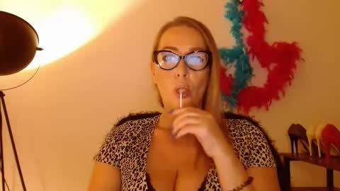 Snapshot of leadesire chatting on September 24, 2:38 pm LEA online show from September 24, 2:38 pm