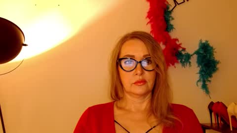 Snapshot of leadesire chatting on February 18, 7:54 am LEA online show from February 18, 7:54 am