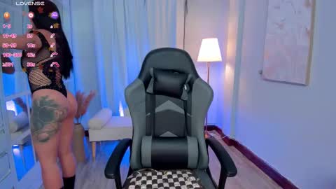 Leah Jones online show from November 22, 5:43 am