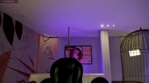 leahlombardi_ online show from October 31, 10:41 am