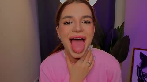 Sophie online show from April 16, 9:39 pm