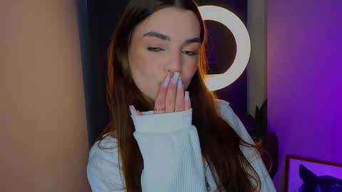 Sophie online show from April 5, 7:13 pm