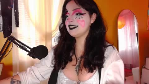 Snapshot of learaypie chatting on October 16, 7:27 pm Lea Ray Pie online show from October 16, 7:27 pm