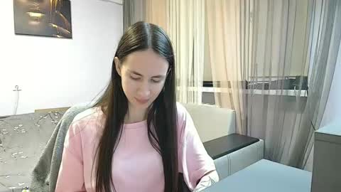 Leila online show from October 14, 6:10 pm