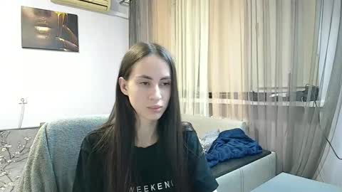 Leila online show from October 12, 4:42 pm
