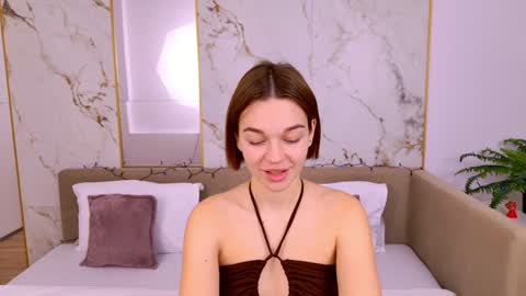 LeilaLawson online show from December 19, 8:13 am