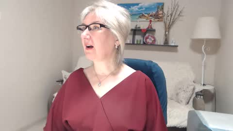 Leila Kinky online show from March 3, 4:40 am