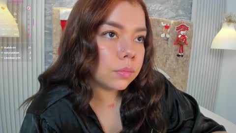 leilapons online show from December 21, 9:52 pm