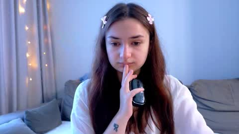 Lelia online show from November 17, 7:31 am