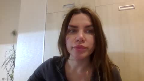 lena6122000 online show from April 2, 10:40 pm