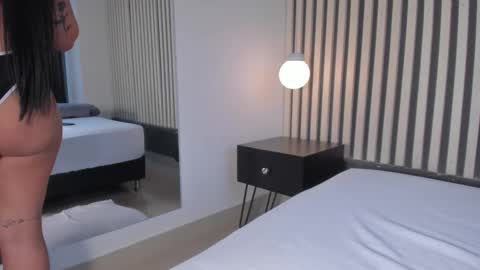 Snapshot of lenay_evans chatting on October 10, 9:52 pm lenay_evans online show from October 10, 9:52 pm