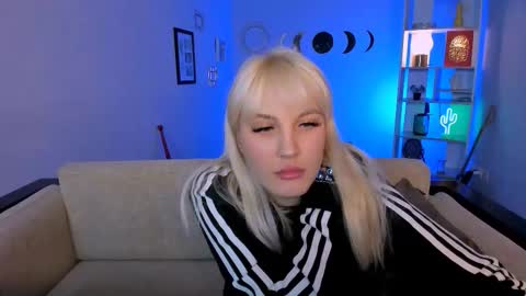 Leona online show from November 26, 1:39 am