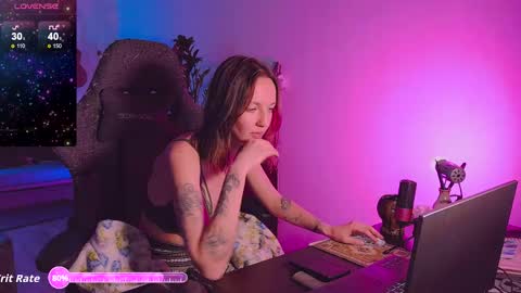 leona online show from February 8, 6:55 pm