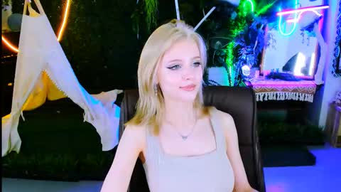 leonastone online show from November 14, 6:30 pm