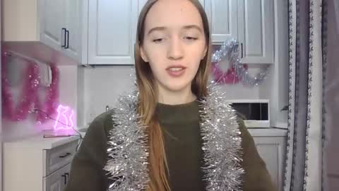 Snapshot of leslie_my_lovee chatting on December 21, 8:10 pm  LESLIE   online show from December 21, 8:10 pm
