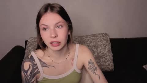 Snapshot of let_me_seee chatting on September 25, 1:54 pm Fiona online show from September 25, 1:54 pm