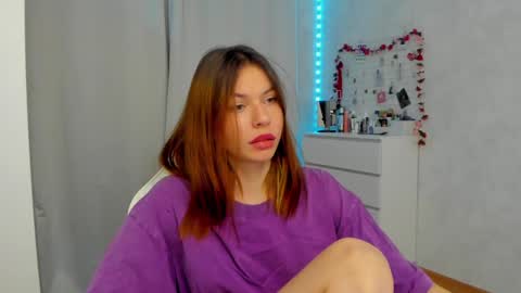 Snapshot of let_me_seee chatting on December 4, 11:13 pm Fiona online show from December 4, 11:13 pm