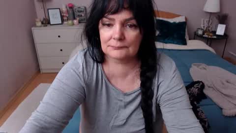 Mary online show from November 16, 5:24 pm