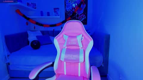 Snapshot of lexi_split chatting on October 31, 7:45 am Lexi GTM2 MonWedThurSatSun 1000am-400pm online show from October 31, 7:45 am