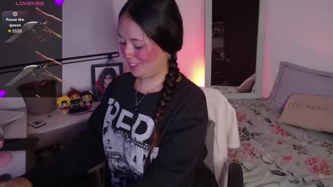 Lexie Thompson   8pm  0000am -5 online show from November 4, 12:15 am