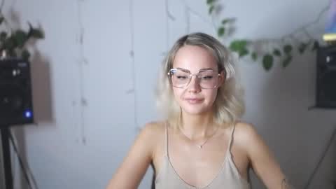 Lexie online show from December 10, 8:30 am