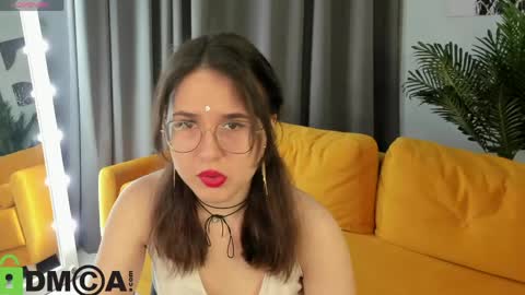 leylamirage online show from April 12, 12:30 pm