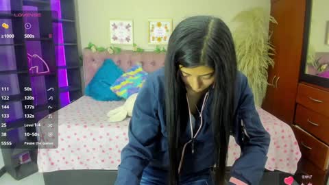 Snapshot of lia_keen chatting on January 7, 7:49 pm lia online show from January 7, 7:49 pm