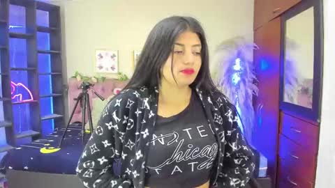 Snapshot of lia_keen chatting on February 21, 8:27 pm lia online show from February 21, 8:27 pm
