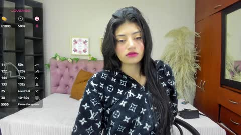 Snapshot of lia_keen chatting on December 28, 8:15 pm lia online show from December 28, 8:15 pm