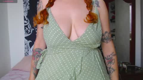 Snapshot of lia_monroe chatting on December 14, 6:52 pm Lia Monroe online show from December 14, 6:52 pm