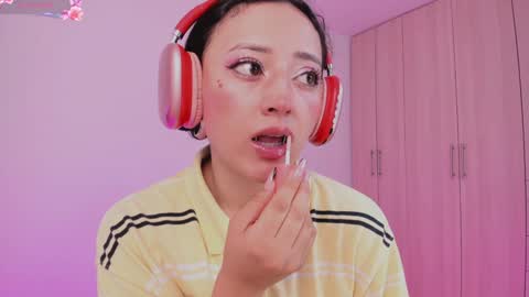 Little Queen Lia  online show from February 8, 8:53 pm