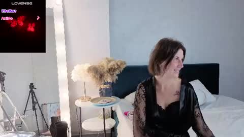 lia_reyn online show from July 2, 11:49 am